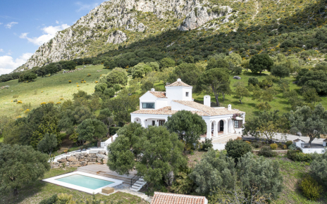 You are at the foothills of beautiful Sierra Crestellina 